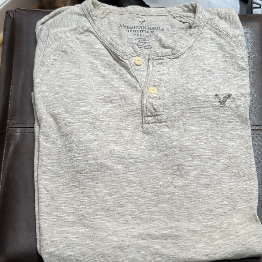 American Eagle Outfitters Men's Light Gray Henley Tee